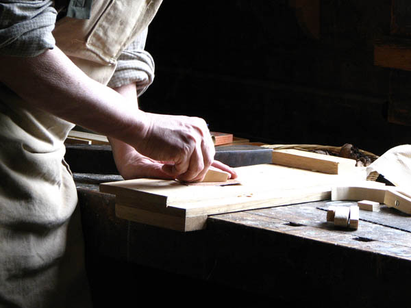 Nacemos de la influencia y formaciÃ³n  heredada en el sector de la <strong>carpinterÃ­a de madera y ebanisterÃ­a  en CaÃ±as.</strong>
